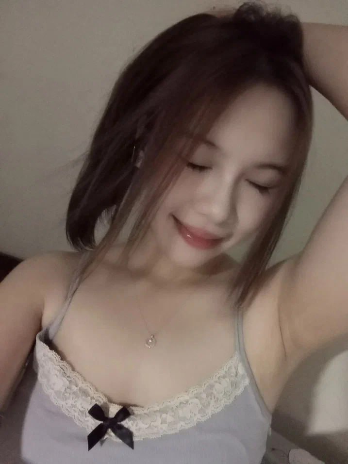 Reiko Kobayakawa deep throats two pricks in Japan, delivers a big cum-shot - the best JAV XXX! Ravishing Asian hotty Reiko Kobayakawa, happy with a pair of phat tits, is indulged in a red-hot 3some with two studs.