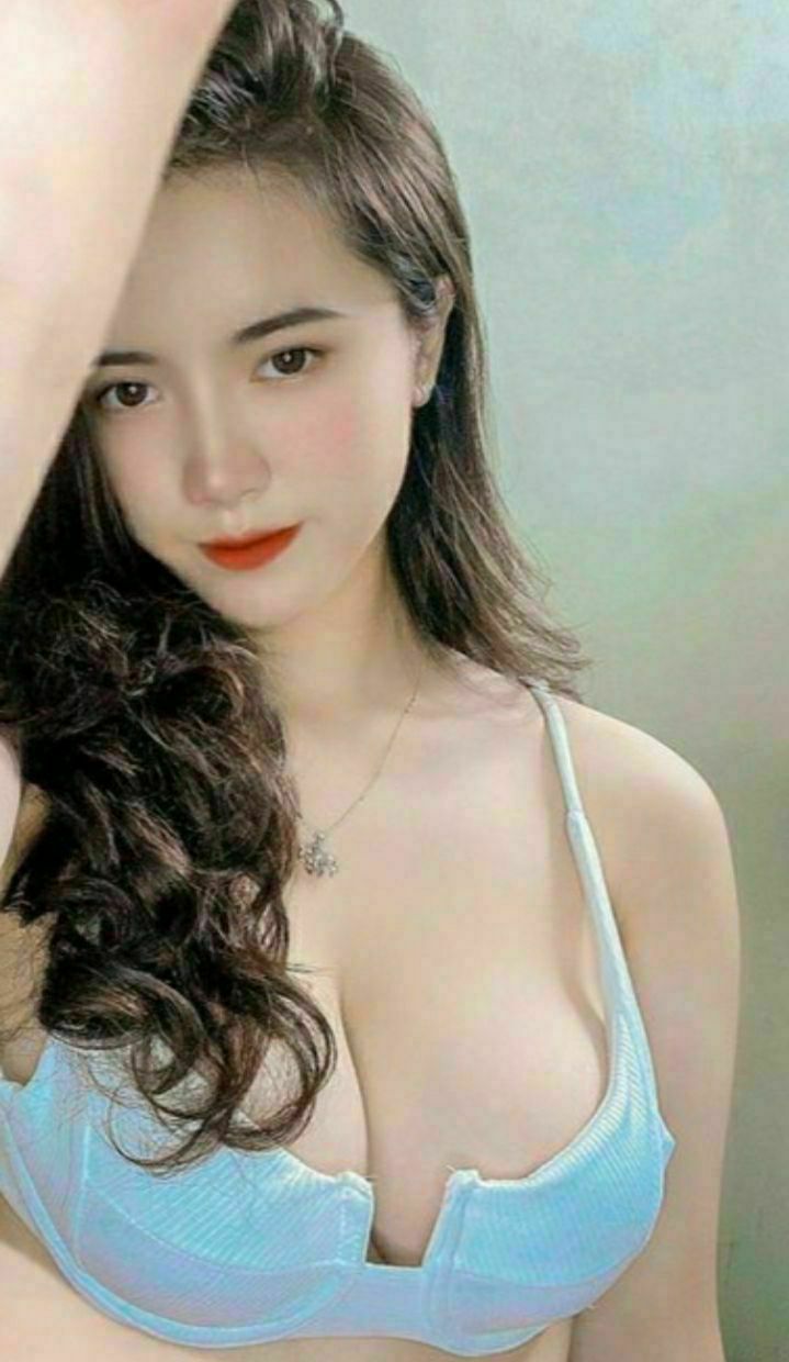 Asian babe playing with vibrator